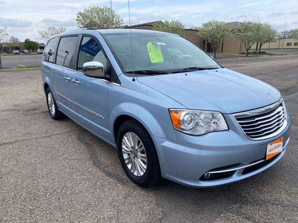 Used 2012 Chrysler Town & Country Limited with VIN 2C4RC1GG6CR401800 for sale in Albert Lea, Minnesota