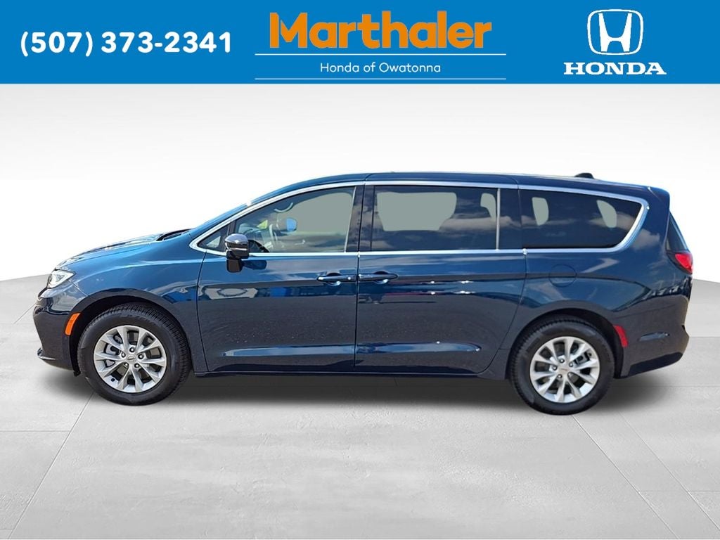 Used 2025 Chrysler Pacifica Select with VIN 2C4RC3BG4SR534654 for sale in Albert Lea, Minnesota