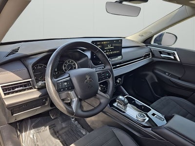 2025 Mitsubishi Outlander SE